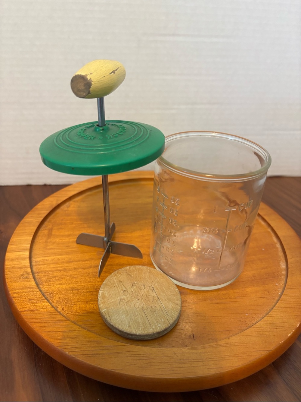 Vintage ANDROCK Handheld Onion Chopper with Green Lid & Yellow Handle Glass Jar - Picture 4 of 6